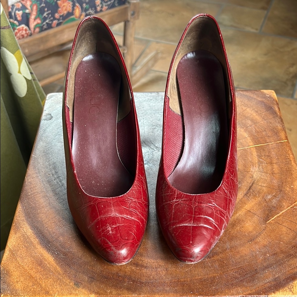 VINTAGE LEATHER CONNIE PUMPS
